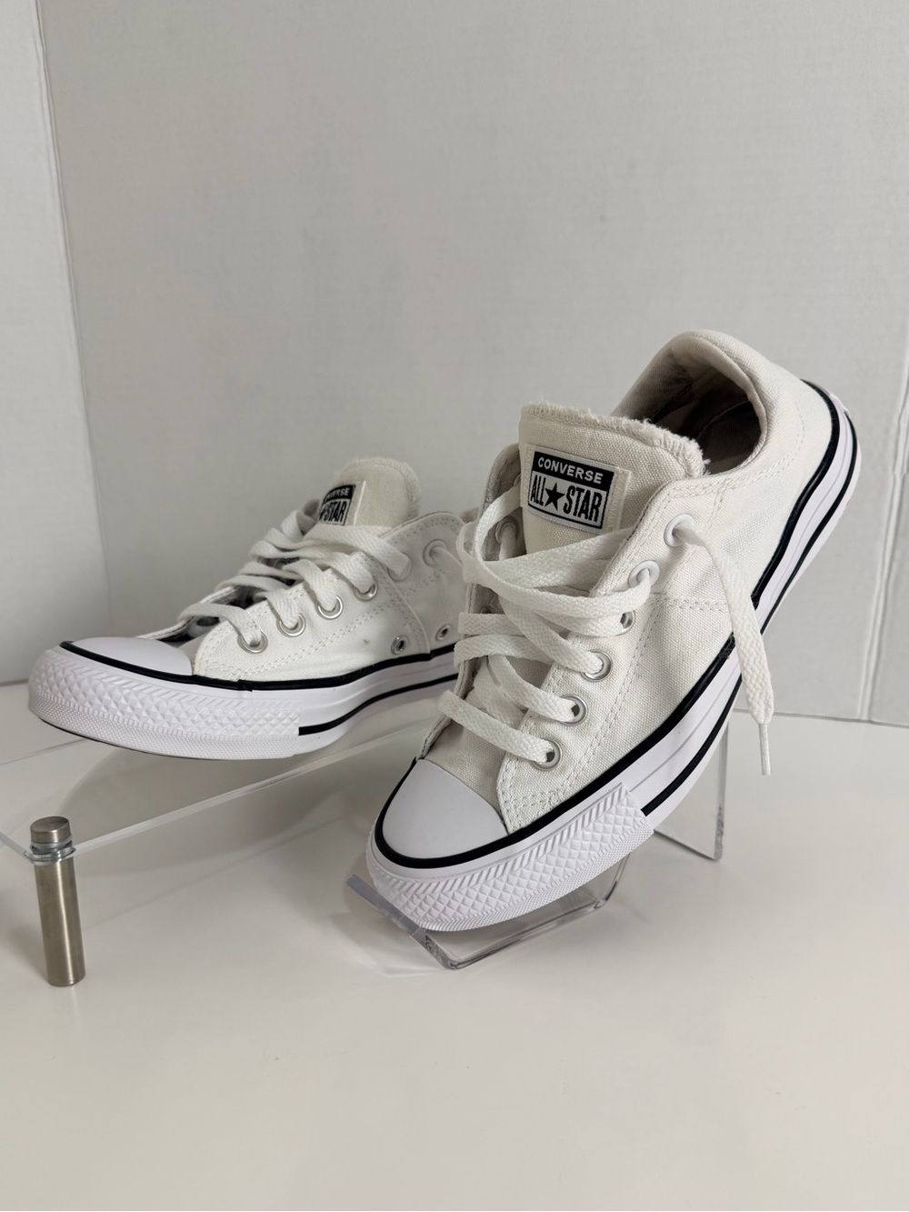 Converse Chuck Taylor All Star Madison Low Top White Women’s Size 7 Sneakers